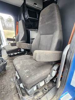 Freightliner Cascadia 126 Left Seat