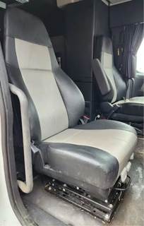 Freightliner Cascadia 126 Right Seat