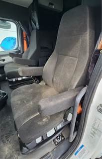 Freightliner Cascadia 126 Left Seat