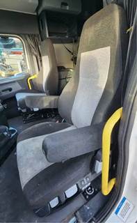 Freightliner Cascadia 126 Left Seat