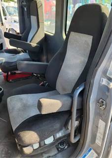 Freightliner Cascadia 126 Left Seat