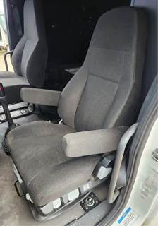 Freightliner Cascadia 126 Left Seat