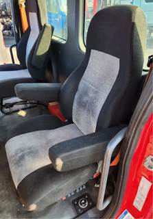 Freightliner Cascadia 126 Left Seat