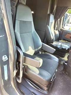 Freightliner Cascadia 126 Right Seat