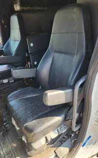 Freightliner Cascadia 126 Left Seat
