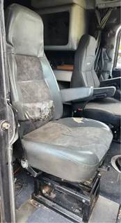 Freightliner FLD120SD Right Seat for a 2008 Freightliner FLD120SD Glider