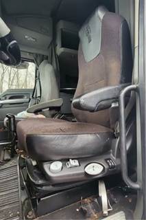 Kenworth T680 Left Seat
