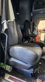Kenworth T680 Right Seat