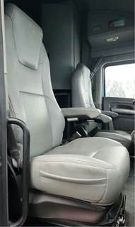 Kenworth T680 Right Seat