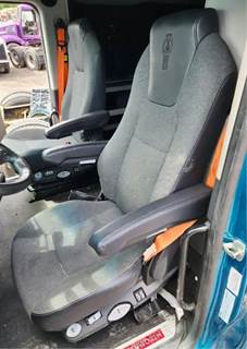 Kenworth T680 Left Seat