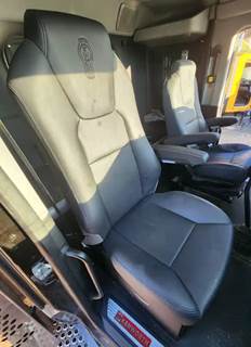 Kenworth T680 Right Seat