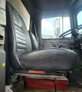Mack DM688S Right Seat