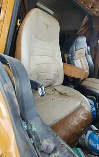 Mack Pinnacle CHU613 Left Seat for a 2013 Mack CHU613