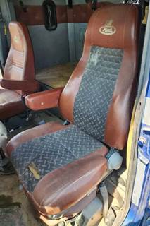 Mack Pinnacle CHU613 Left Seat for a 2016 Mack CHU613