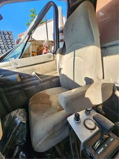 Mack RD688S Right Seat