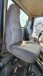 Mack Vision CXN613 Right Seat for a 2007 Mack CXN613