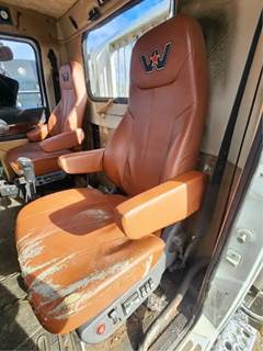 Western Star 4900FA Left Seat for a 2020 Western Star 4900 FA