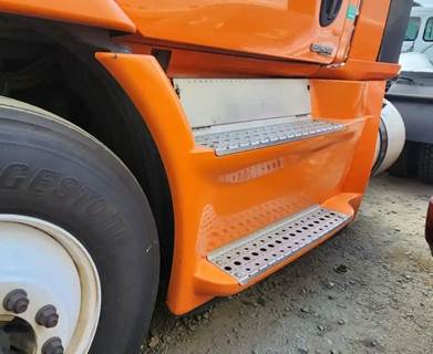 Freightliner Cascadia 113 Left Fairing