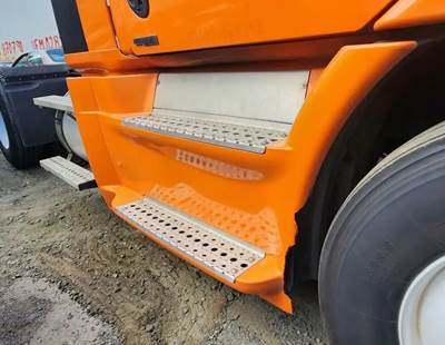 Freightliner Cascadia 113 Right Fairing