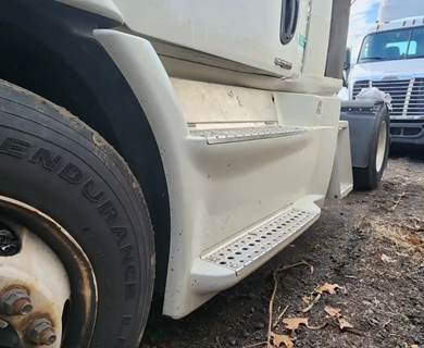 Freightliner Cascadia 113 Left Fairing
