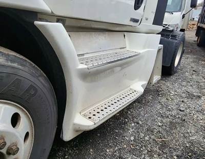 Freightliner Cascadia 113 Left Fairing
