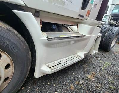 Freightliner Cascadia 113 Left Fairing