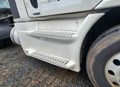 Freightliner Cascadia 113 Right Fairing