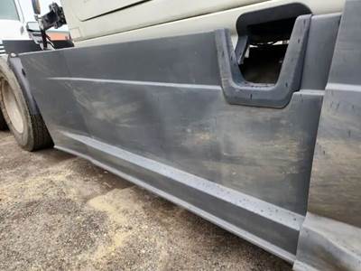 Freightliner Cascadia 125 Right Fairing