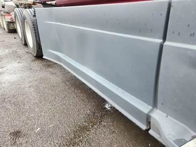 Freightliner Cascadia 125 Right Fairing