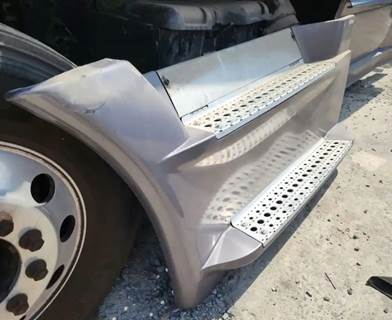 Freightliner Cascadia 125 Left Fairing