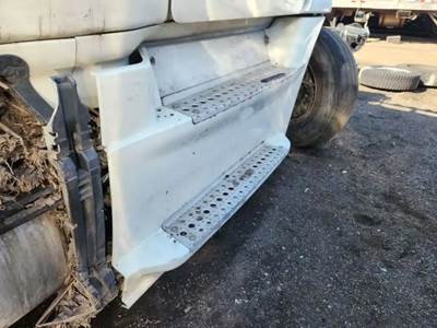 Freightliner Cascadia 125 Right Fairing