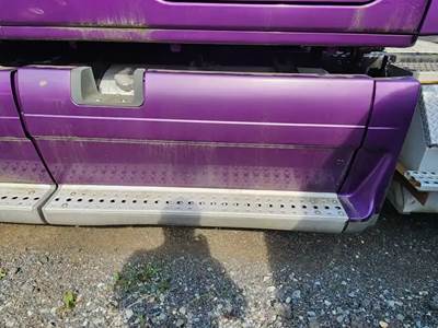 Freightliner Cascadia 125 Left Fairing