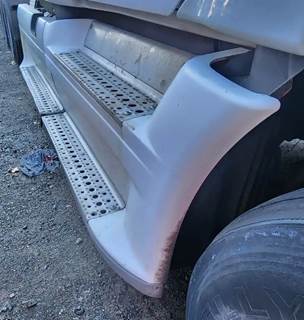 Freightliner Cascadia 125 Right Fairing