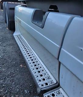 Freightliner Cascadia 125 Right Fairing