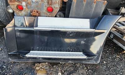 Freightliner Cascadia 125 Right Fairing