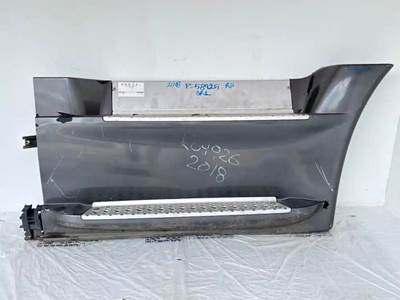 Freightliner Cascadia 125 Right Fairing