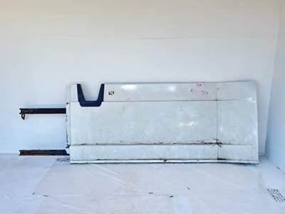 Freightliner Cascadia 125 Left Fairing