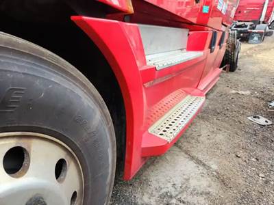 Freightliner Cascadia 126 Left Fairing