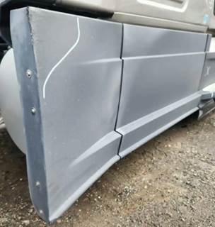 Freightliner Cascadia 126 Right Fairing
