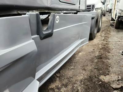 Freightliner Cascadia 126 Left Fairing