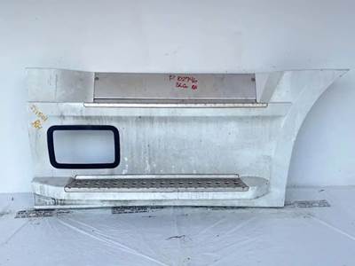 Freightliner Cascadia 126 Right Fairing