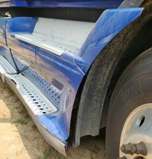 Freightliner Cascadia 132 Right Fairing