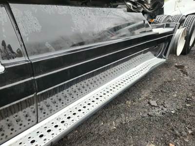 Freightliner ST120 Left Fairing