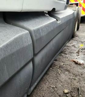 International LT625 Left Fairing