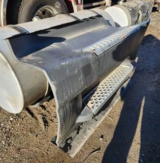 International LT625 Right Fairing