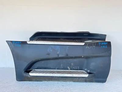 International LT625 Left Fairing