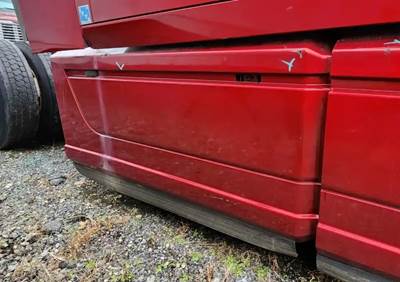 Mack Pinnacle CXU613 Right Fairing for a 2016 Mack CXU613