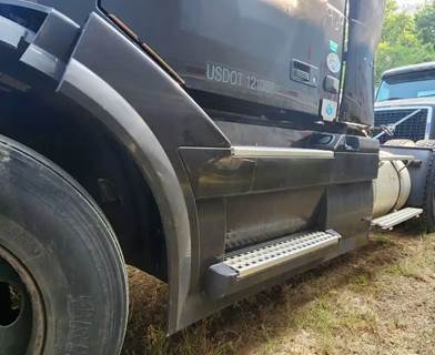 Volvo VNL Left Fairing