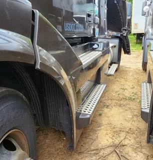 Volvo VNL Left Fairing