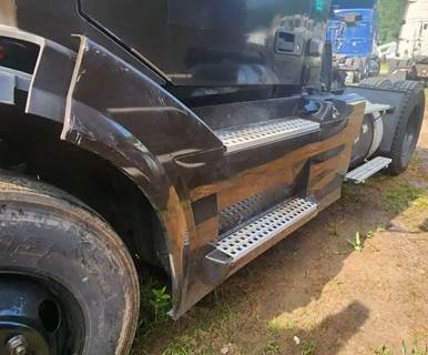 Volvo VNL Left Fairing